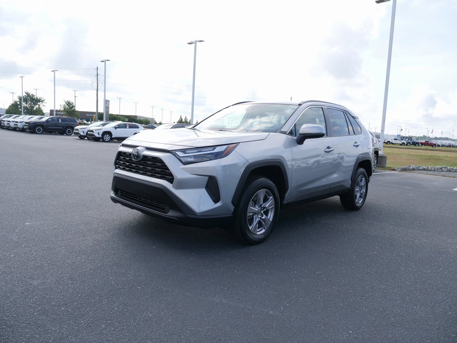 Used 2024 Toyota RAV4 XLE image 7
