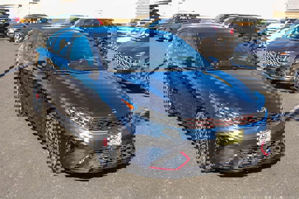 Used 2023 Kia Forte GT image 3