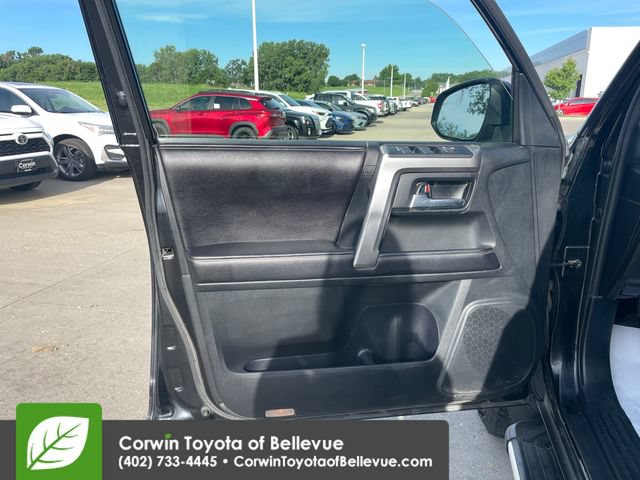 Used 2016 Toyota 4Runner SR5 AWD/4WD image 18