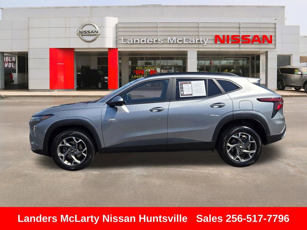 Used 2025 Chevrolet Trax LT FWD image 8