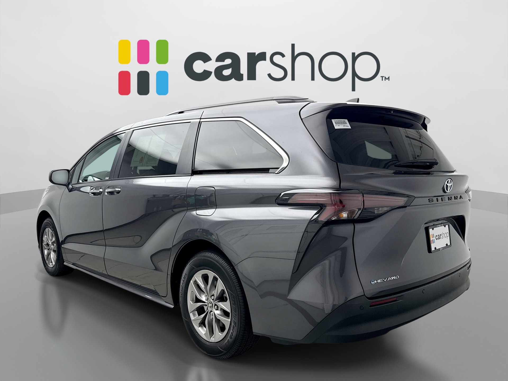 Used 2025 Toyota Sienna XLE AWD/4WD image 3