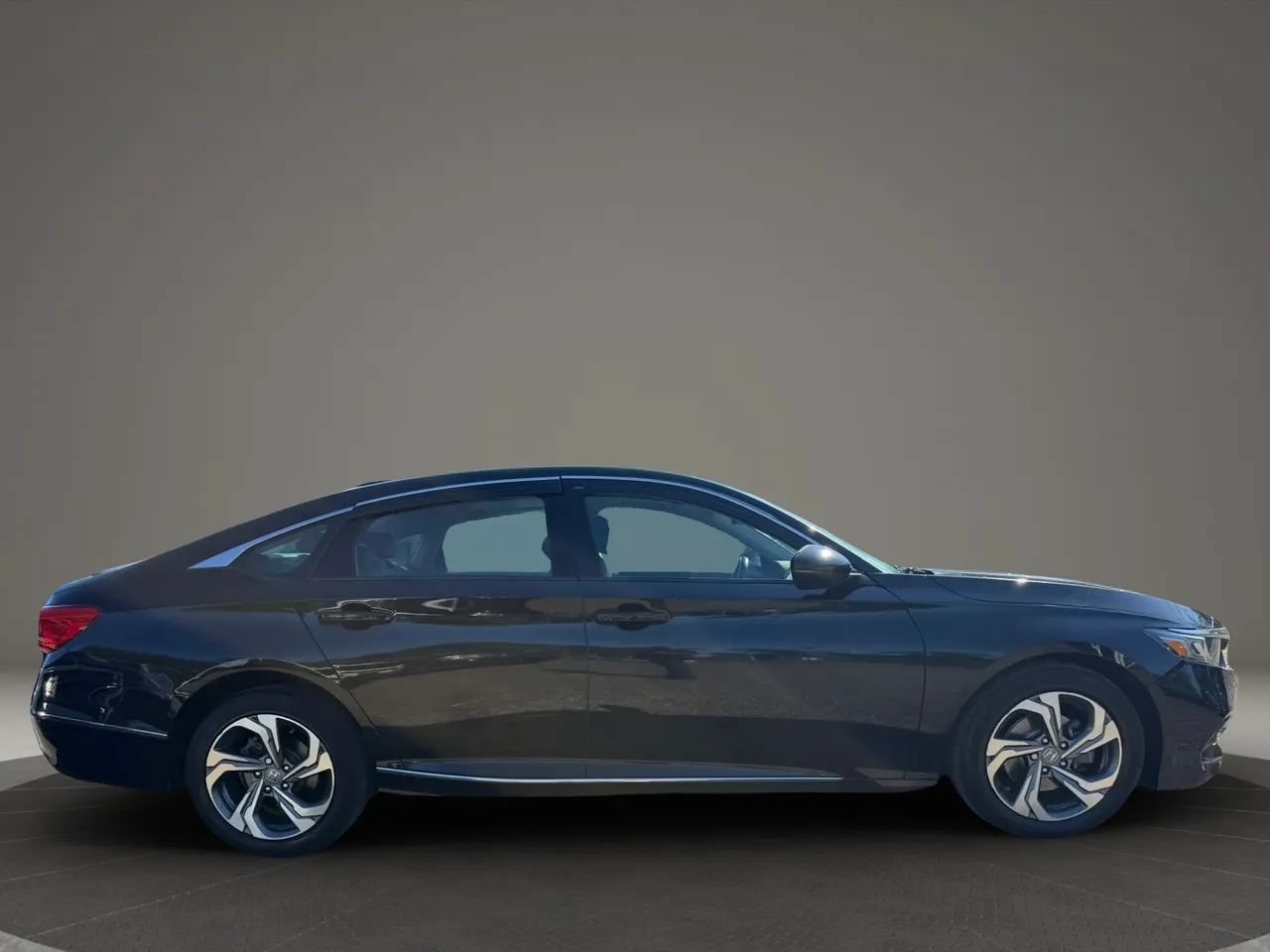 Used 2018 Honda Accord EX-L image 4