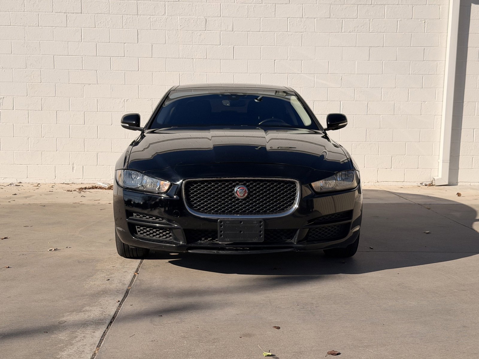 Used 2019 Jaguar XE Premium image 2