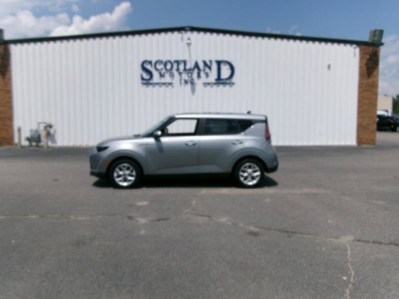 Used 2025 Kia Soul LX w/ LX Technology Package FWD image 1