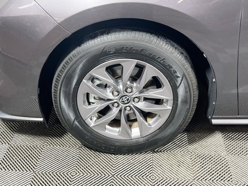 Certified 2023 Toyota Sienna XLE w/ XLE Plus Package AWD/4WD image 29