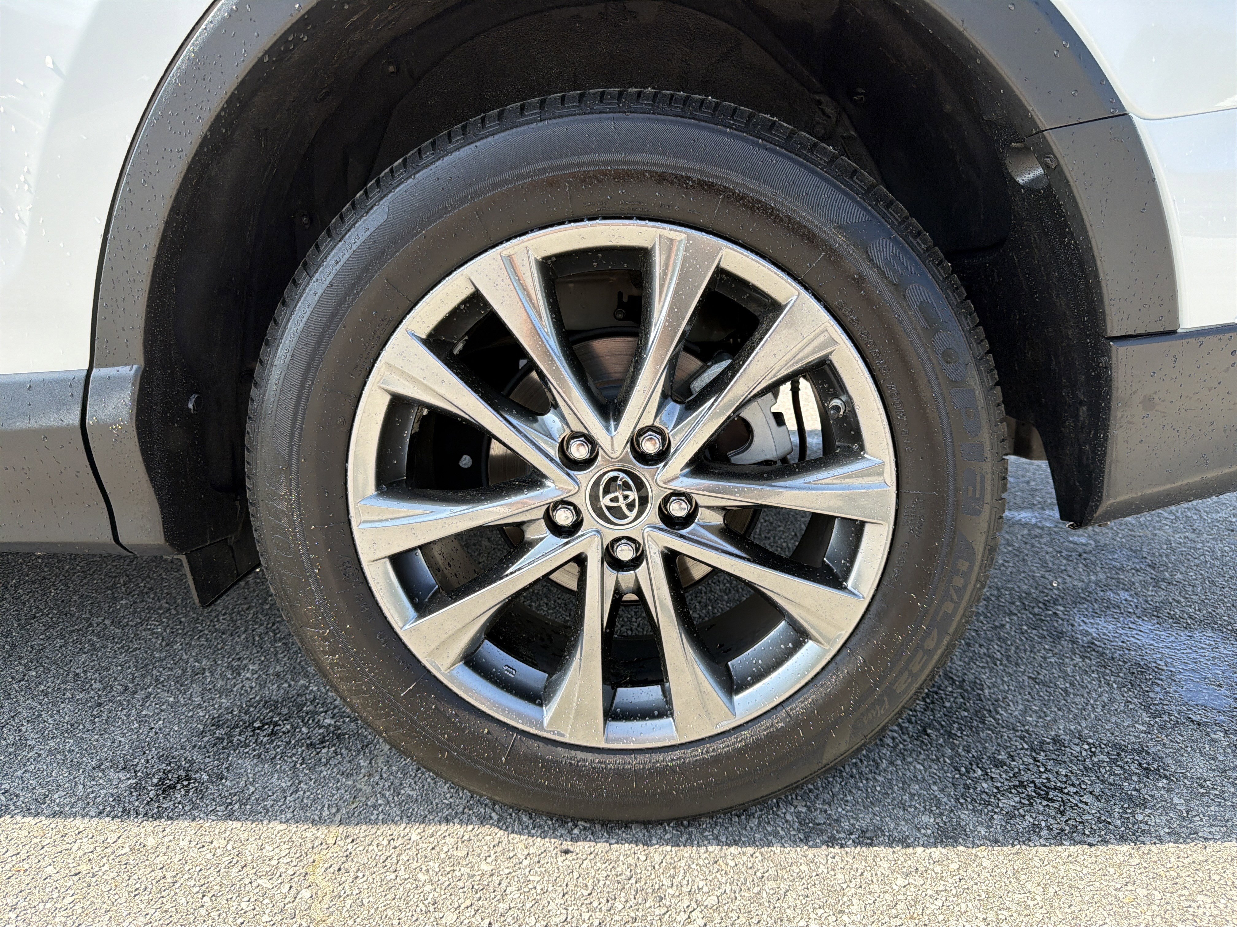 Used 2018 Toyota RAV4 Limited image 23