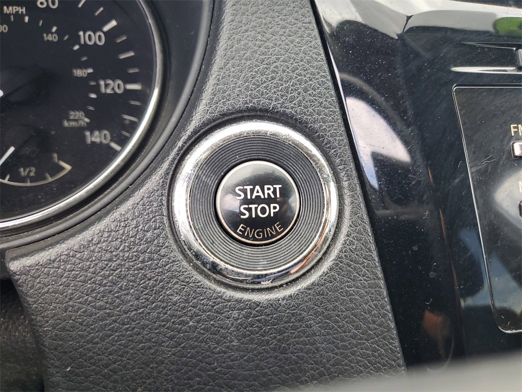 Used 2015 Nissan Rogue SV image 60