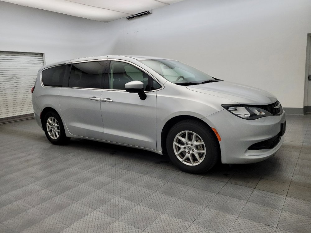 Used 2022 Chrysler Voyager LX FWD image 11