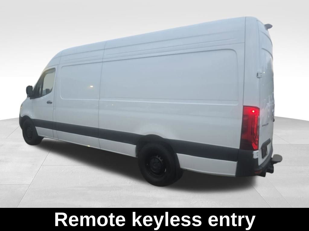 Used 2024 Mercedes-Benz Sprinter 2500 image 3