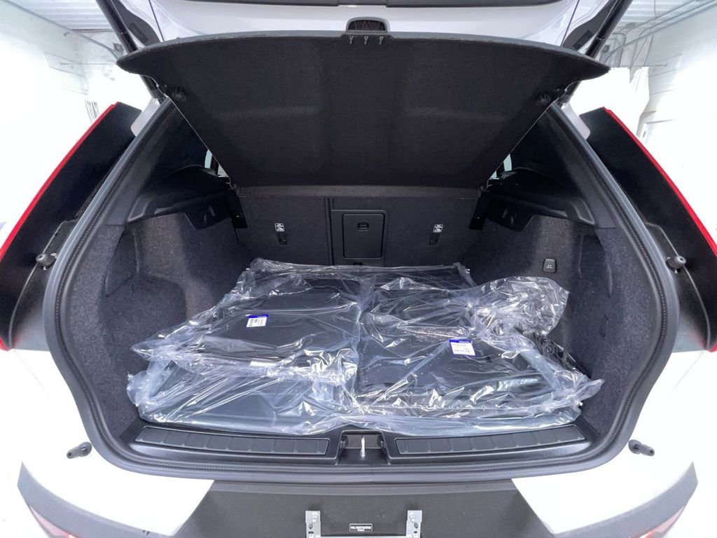 New 2026 Volvo XC40 B5 Plus w/ Protection Package Premier image 16
