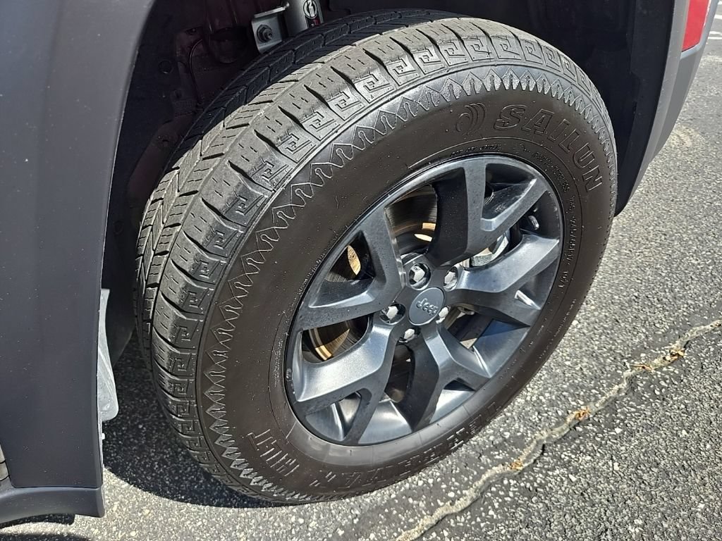 Used 2017 Jeep Cherokee Trailhawk w/ Comfort/Convenience Group AWD/4WD image 19