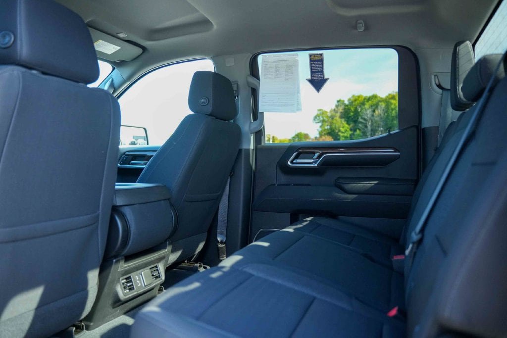 Used 2023 Chevrolet Silverado 1500 LT AWD/4WD image 22