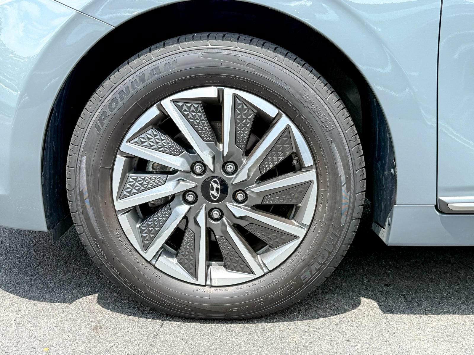 Used 2020 Hyundai Ioniq SE FWD image 11