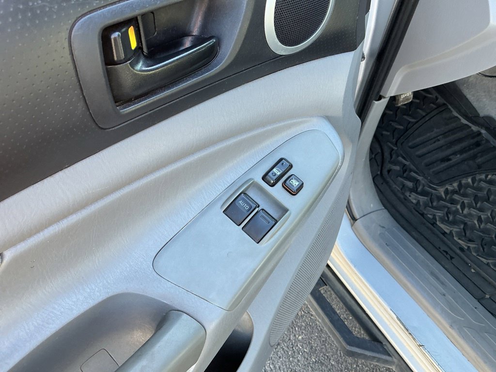 Used 2010 Toyota Tacoma 4x4 Access Cab V6 image 16