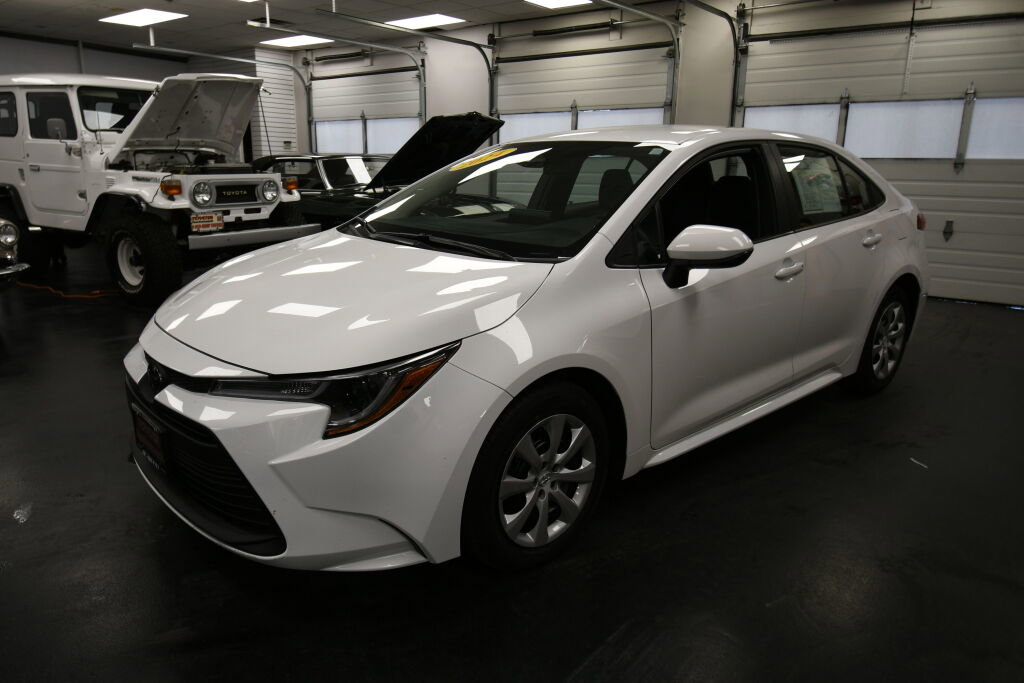 Certified 2024 Toyota Corolla LE image 3