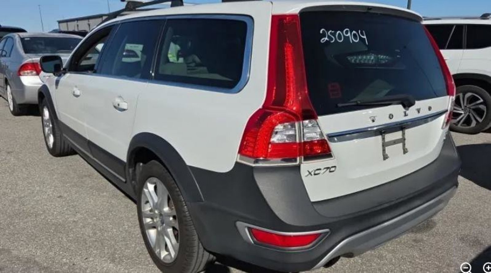 Used 2016 Volvo XC70 T5 Platinum w/ Protection Package image 6