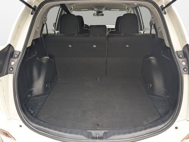 Used 2018 Toyota RAV4 LE image 11