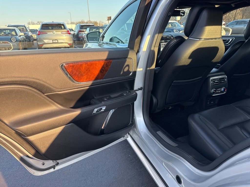 Used 2017 Lincoln Continental Reserve w/ Technology Package image 12