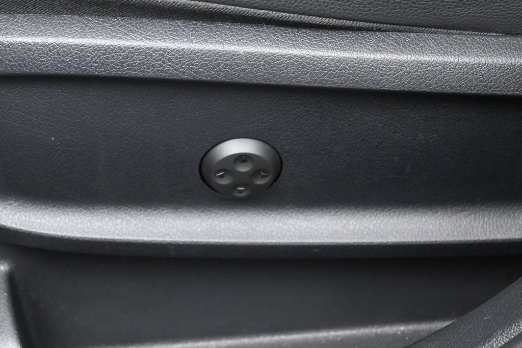 Used 2025 Mercedes-Benz GLB 250 image 12
