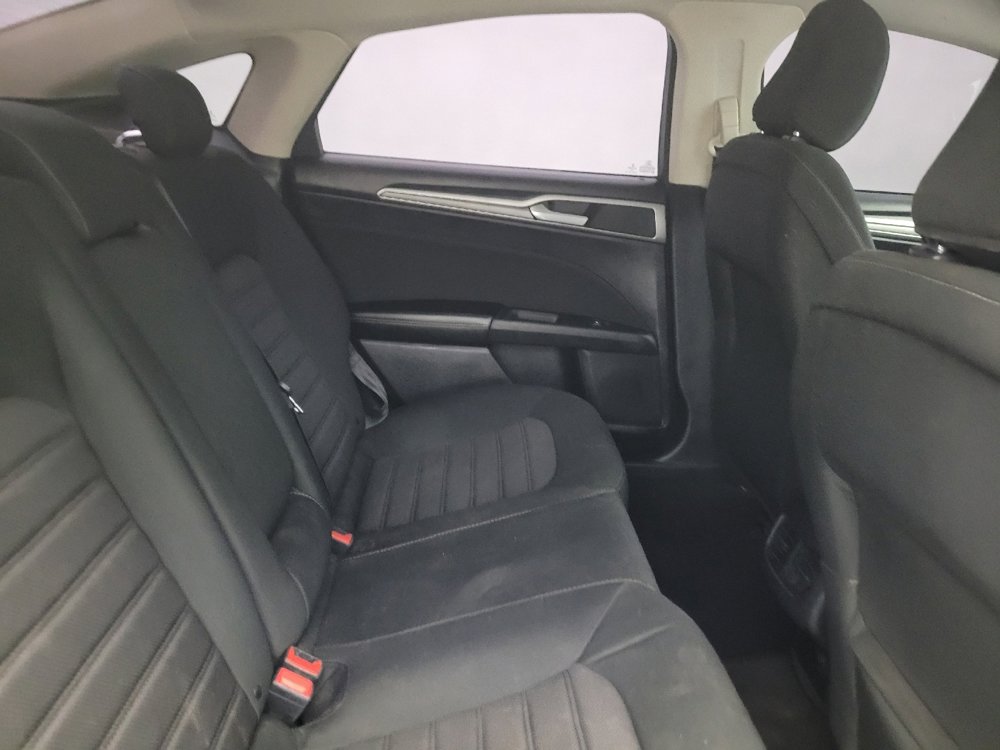 Used 2020 Ford Fusion SE image 19