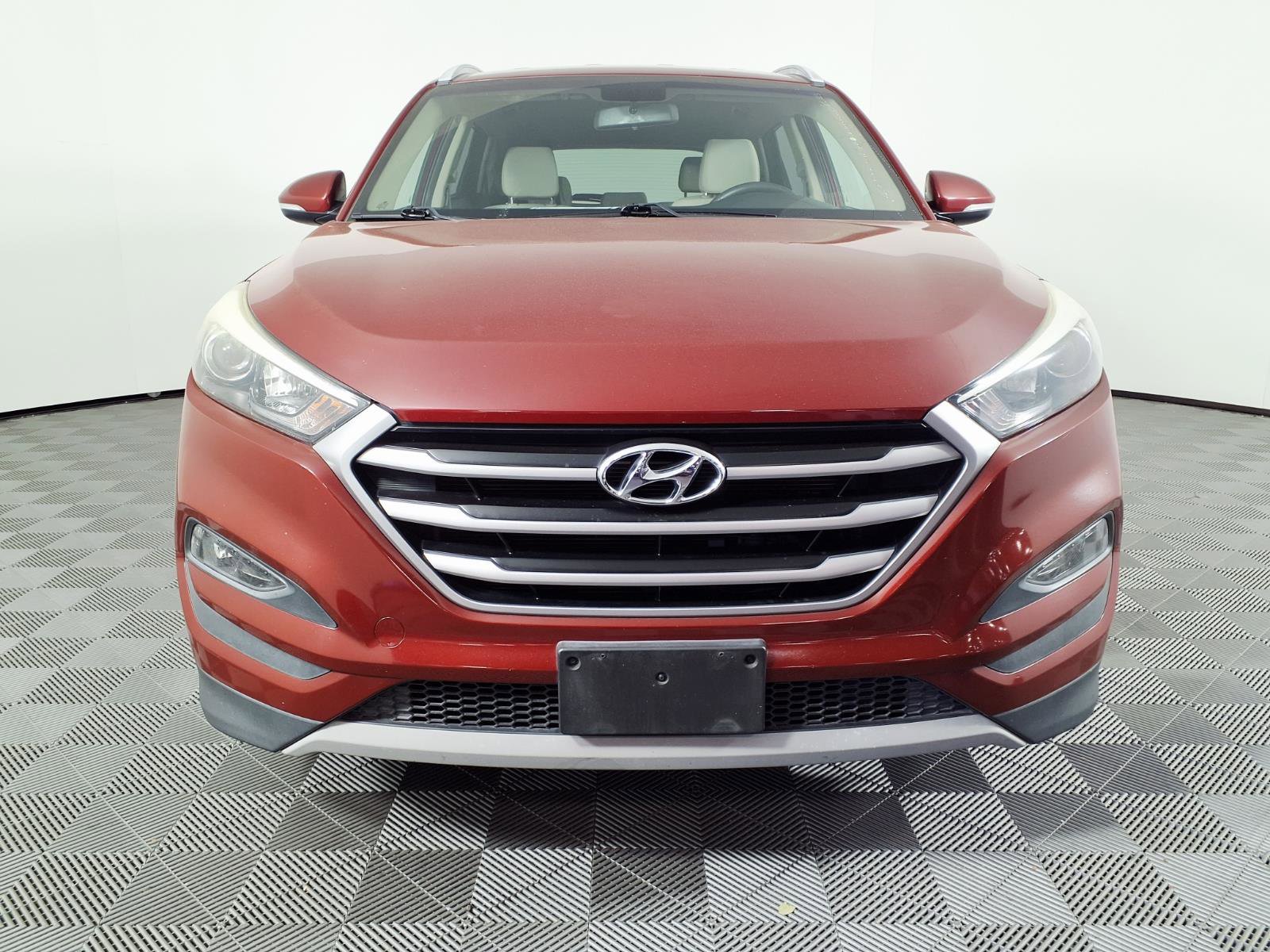 Used 2018 Hyundai Tucson Sport FWD image 2