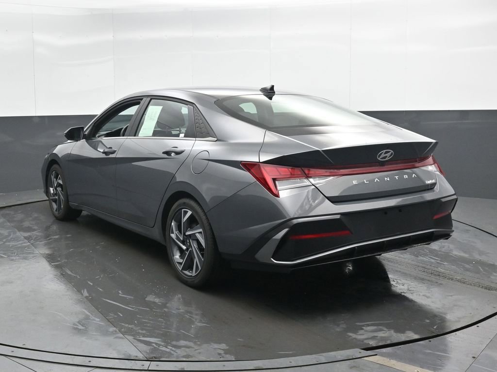 Used 2025 Hyundai Elantra Limited FWD image 10