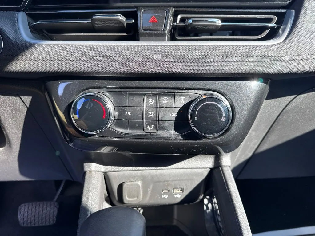 Used 2025 Chevrolet TrailBlazer LT FWD image 23