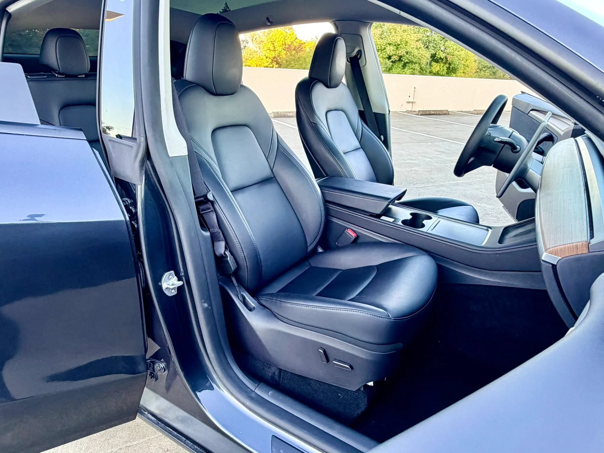 Used 2025 Tesla Model Y Long Range AWD/4WD image 23