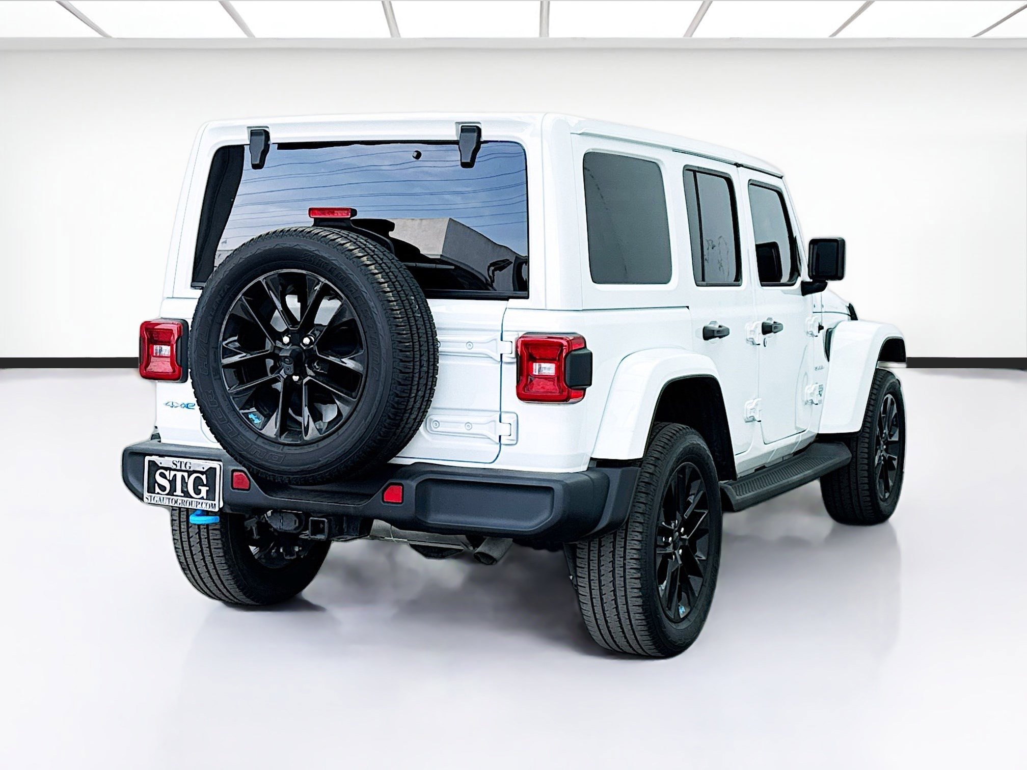 Used 2022 Jeep Wrangler Unlimited Sahara w/ Cold Weather Group image 4