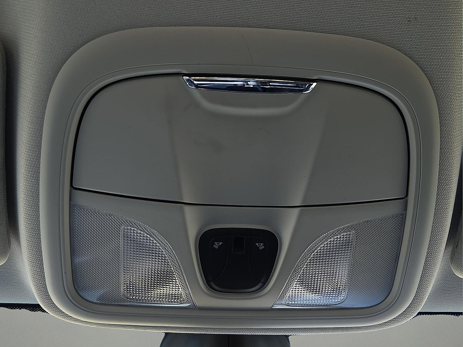 Used 2019 Jeep Cherokee Latitude Plus w/ Comfort/Convenience Group FWD image 21
