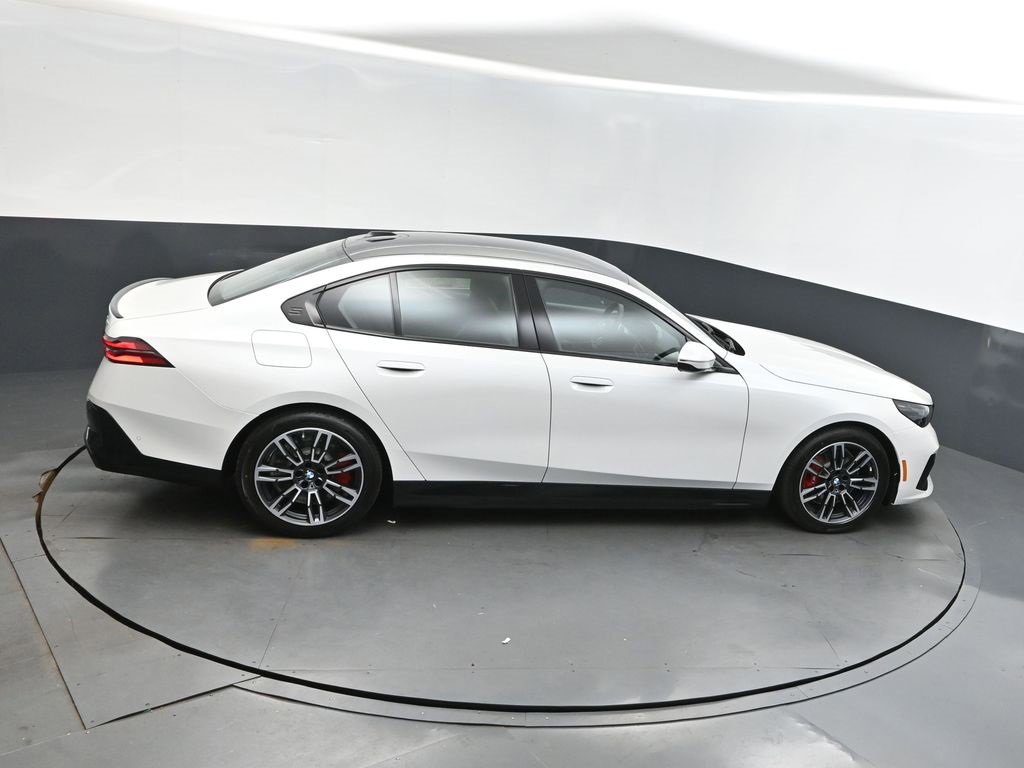 New 2026 BMW 550e xDrive w/ Premium Package image 37