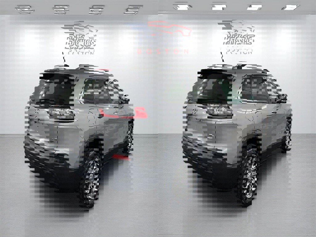 Used 2019 Jeep Cherokee Latitude Plus w/ Comfort/Convenience Group image 4