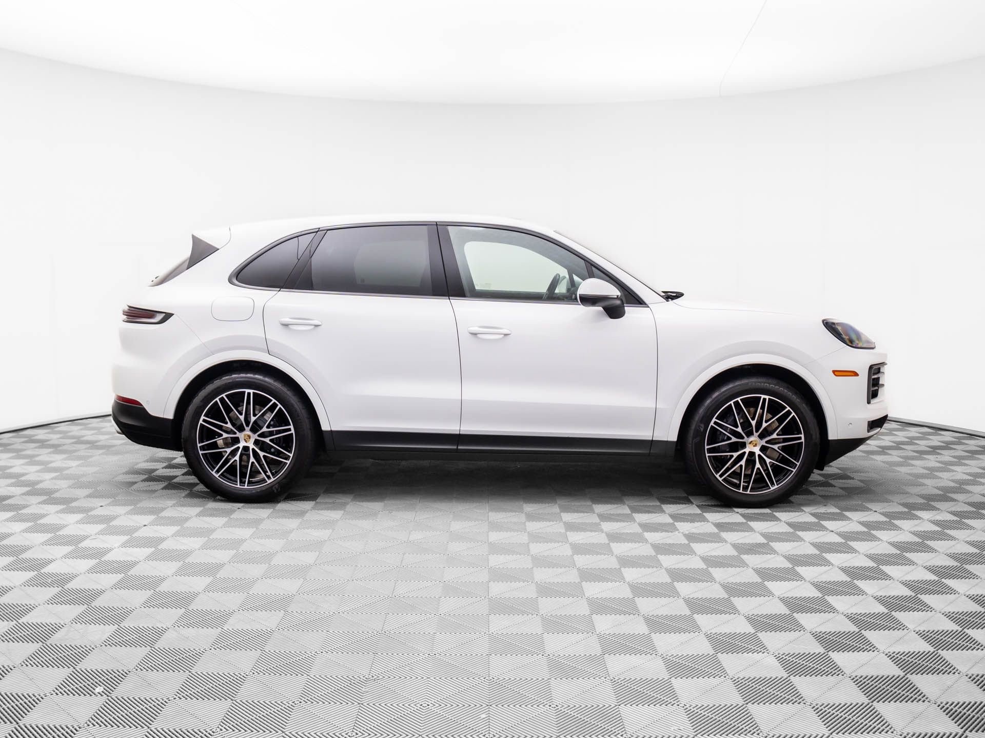 Certified 2024 Porsche Cayenne image 7