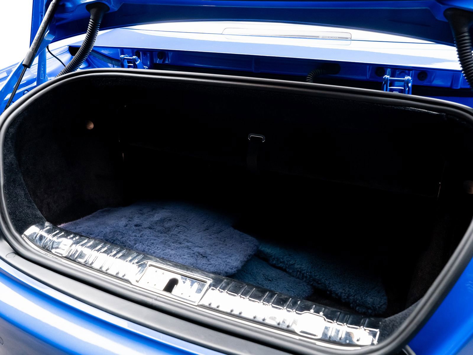 Used 2017 Rolls-Royce Dawn image 58