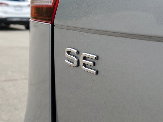 Used 2022 Volkswagen Tiguan SE FWD image 6