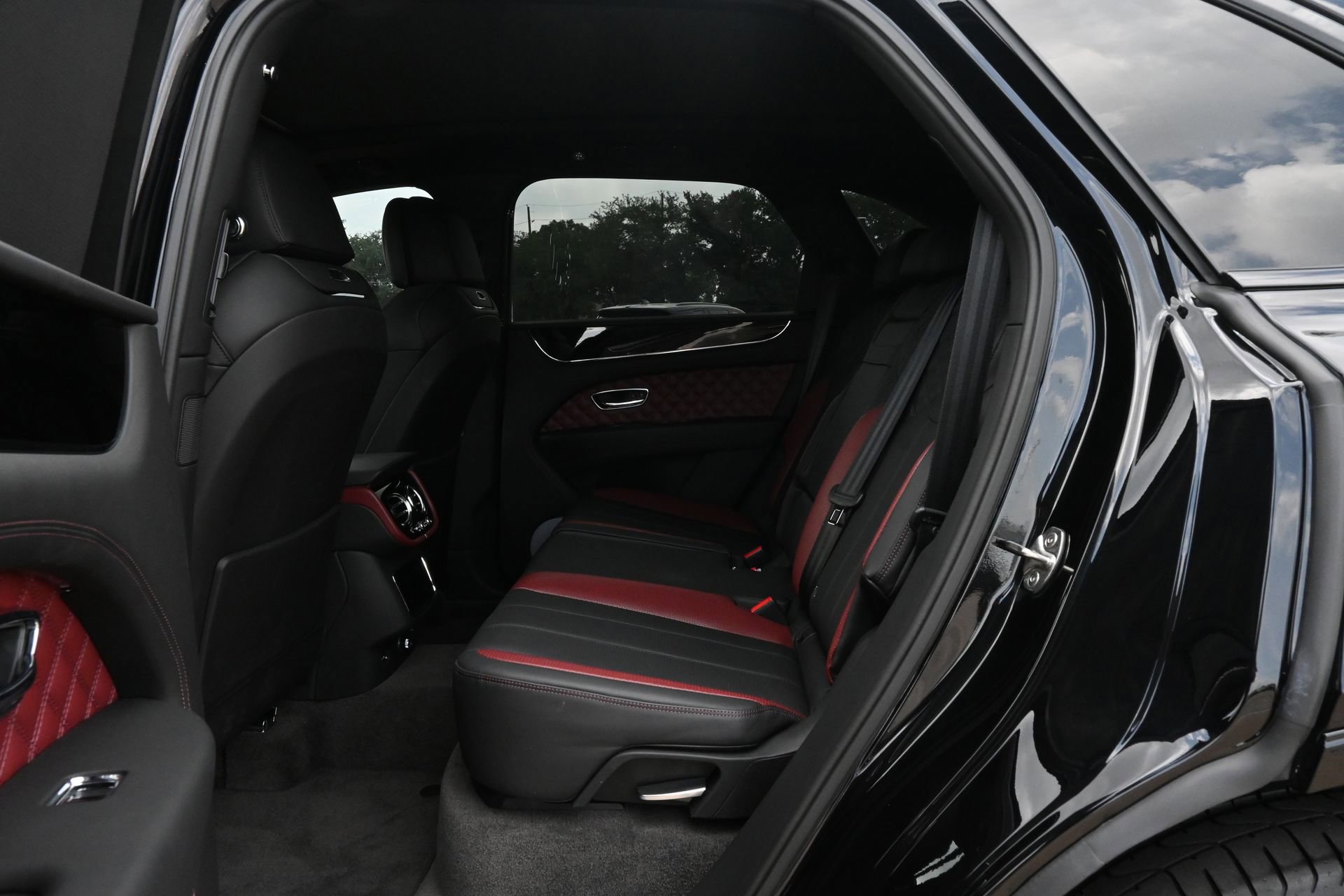 Used 2024 Bentley Bentayga AWD/4WD image 20