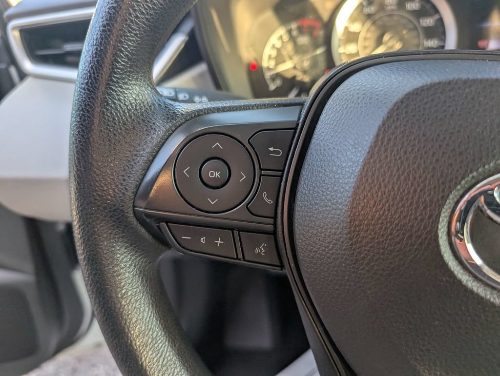 Used 2022 Toyota Corolla LE FWD image 16