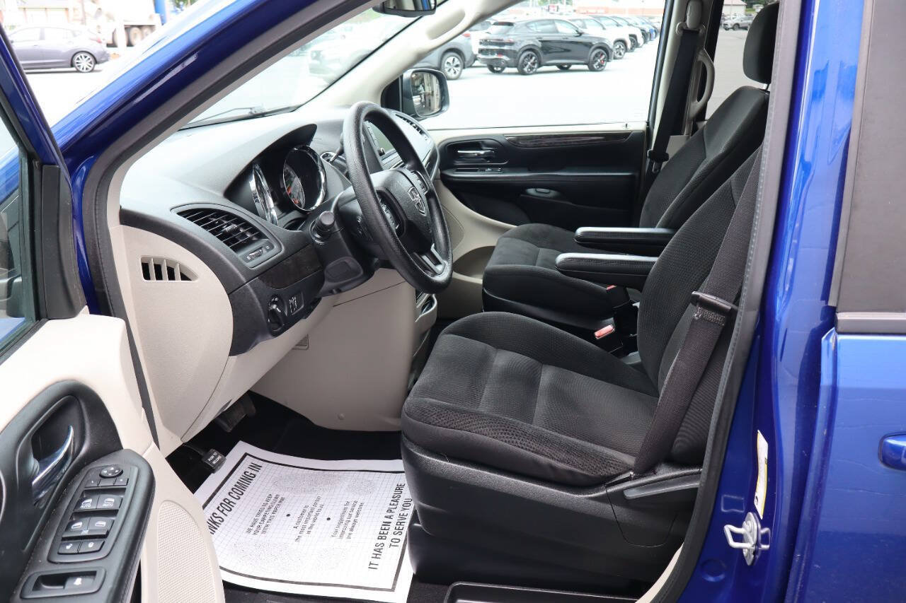 Used 2018 Dodge Grand Caravan SE w/ UConnect Hands-Free Group FWD image 6