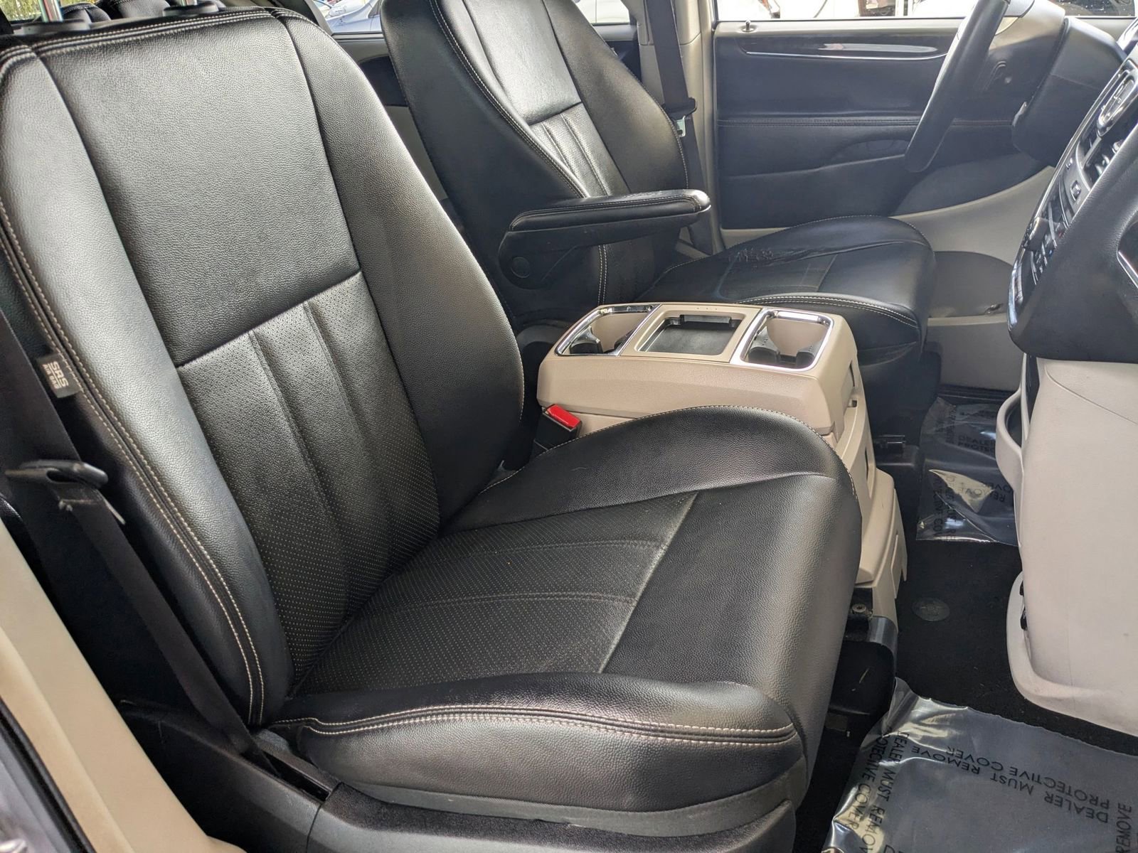 Used 2014 Chrysler Town & Country Touring-L w/ Driver Convenience Group FWD image 26
