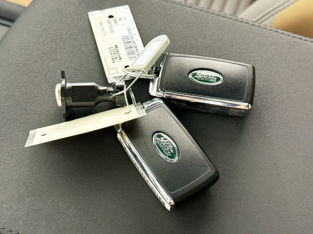Used 2026 Land Rover Discovery Limited Edition AWD/4WD image 17