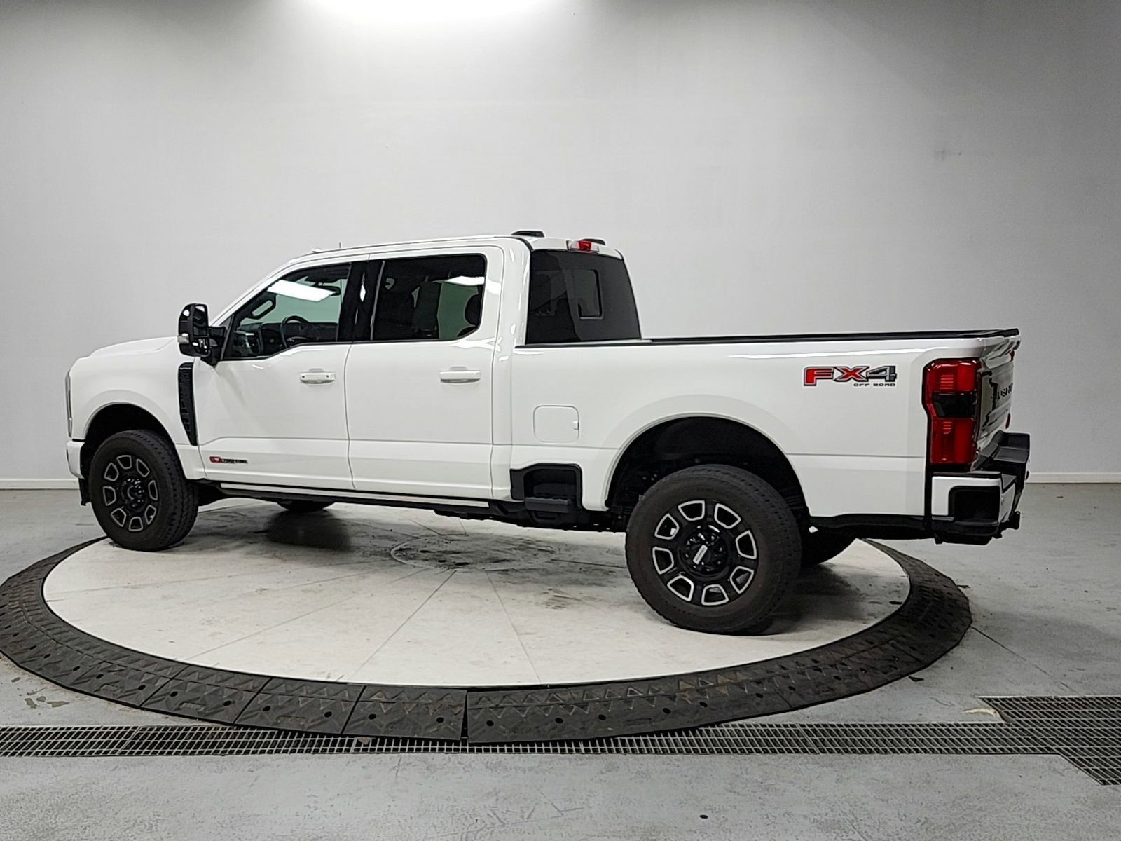 Used 2025 Ford F250 Platinum image 5