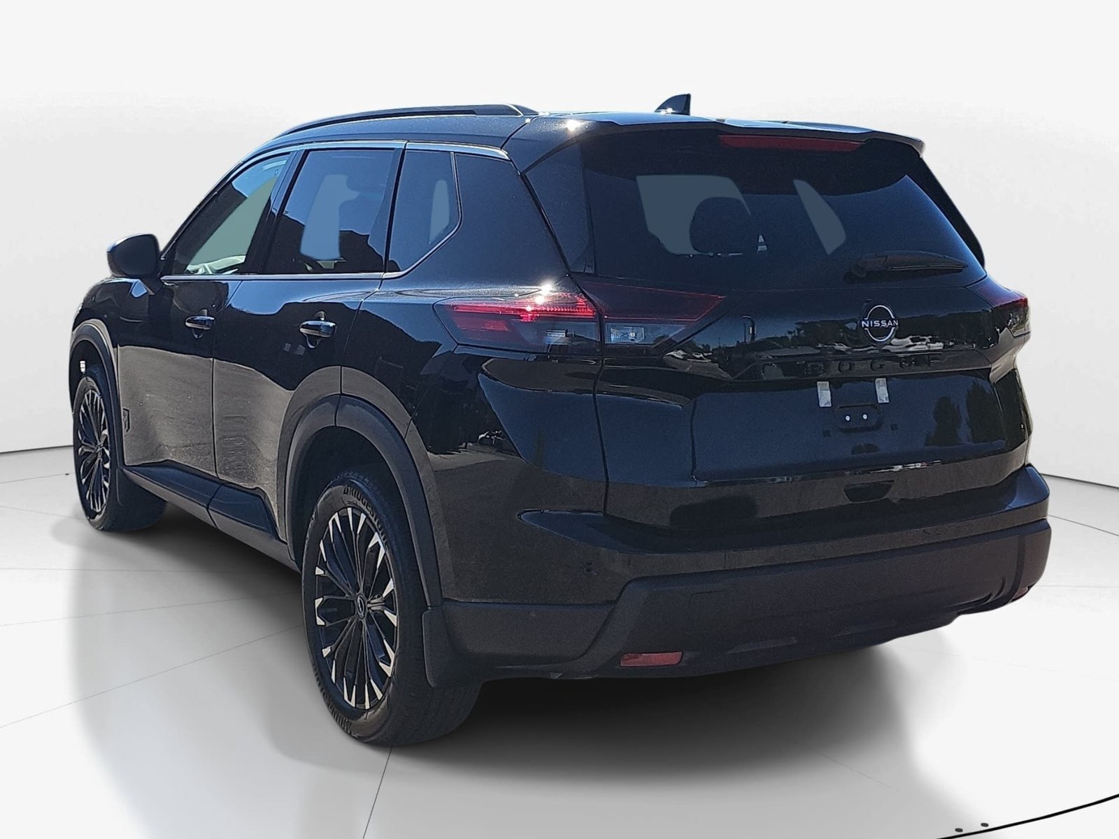 New 2027 Nissan Rogue Dark Armor FWD image 8