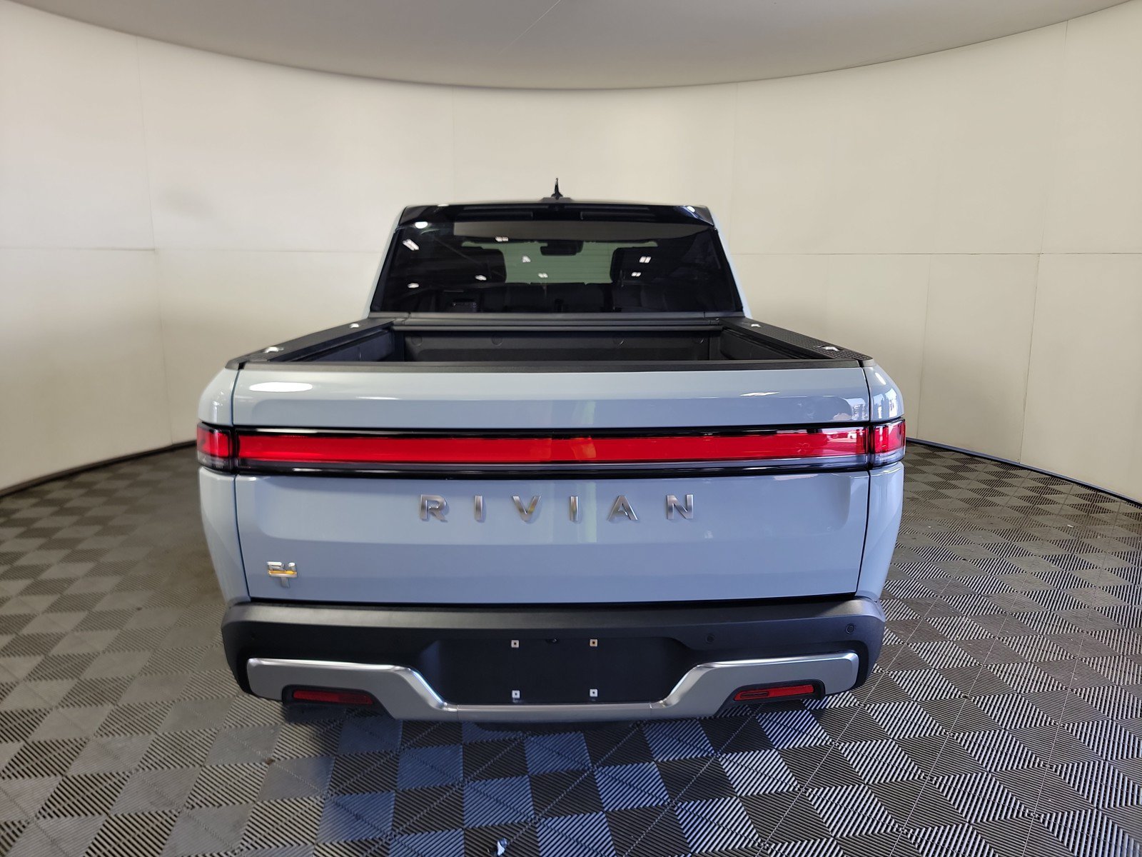 Used 2022 Rivian R1T Adventure AWD/4WD image 4