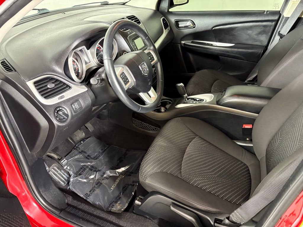 Used 2017 Dodge Journey SE w/ Flexible Seating Group image 16