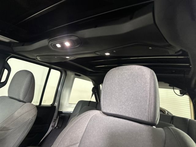 Used 2024 Jeep Wrangler Unlimited image 12