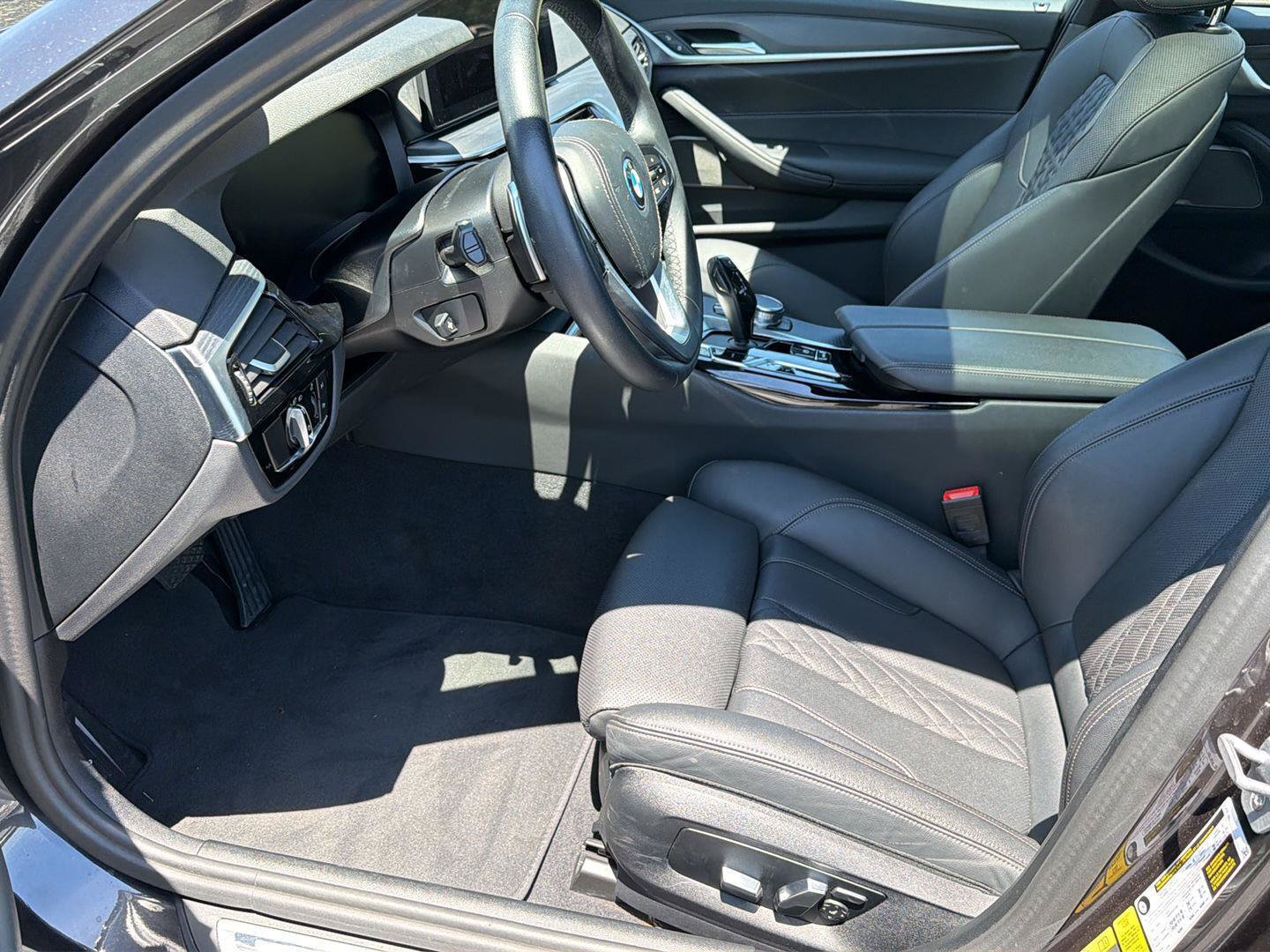 Used 2023 BMW 530e w/ Premium Package RWD image 10