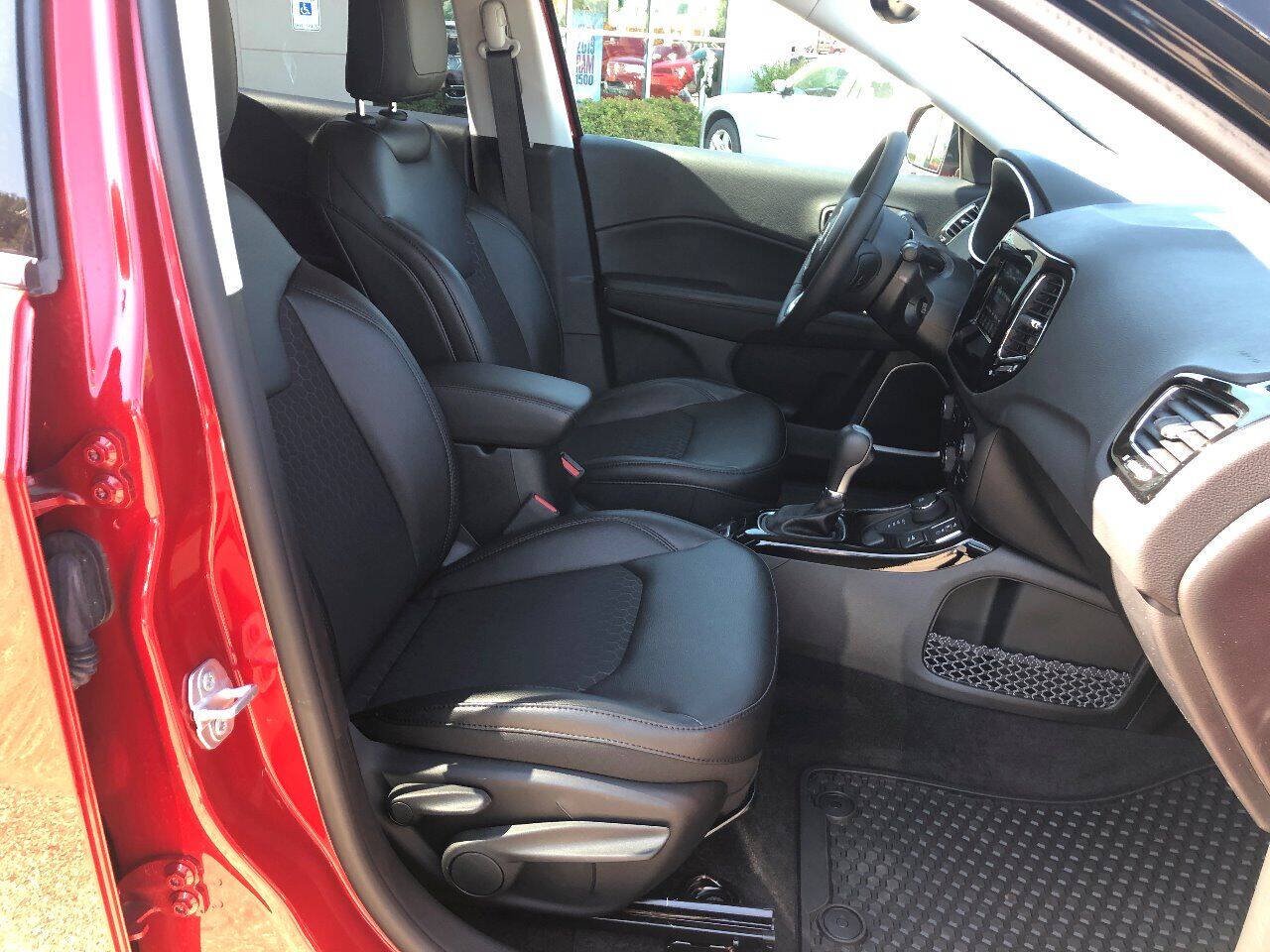Used 2018 Jeep Compass Latitude w/ Popular Equipment Group AWD/4WD image 15