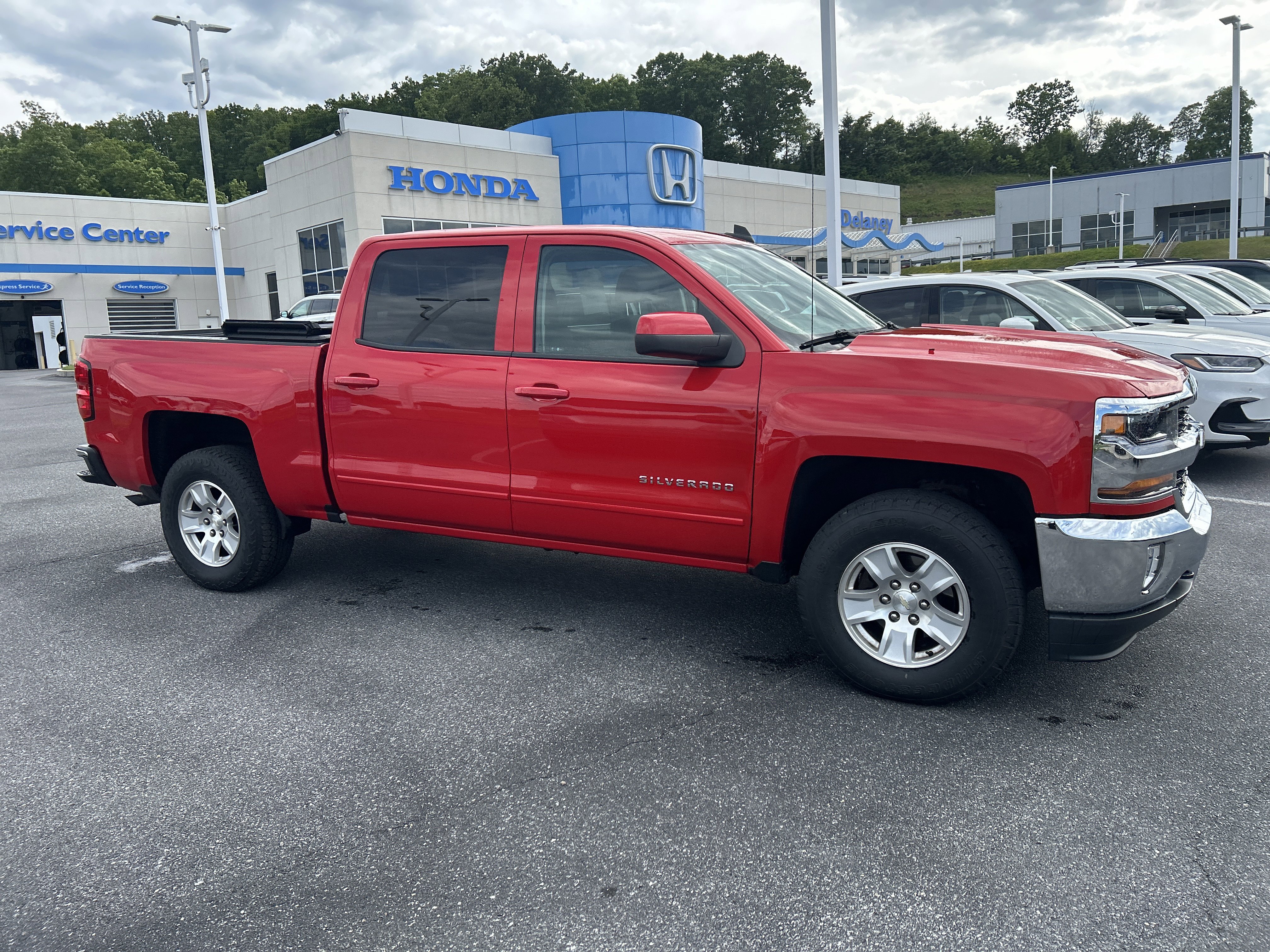 Used 2017 Chevrolet Silverado 1500 LT w/ All Star Edition AWD/4WD image 3