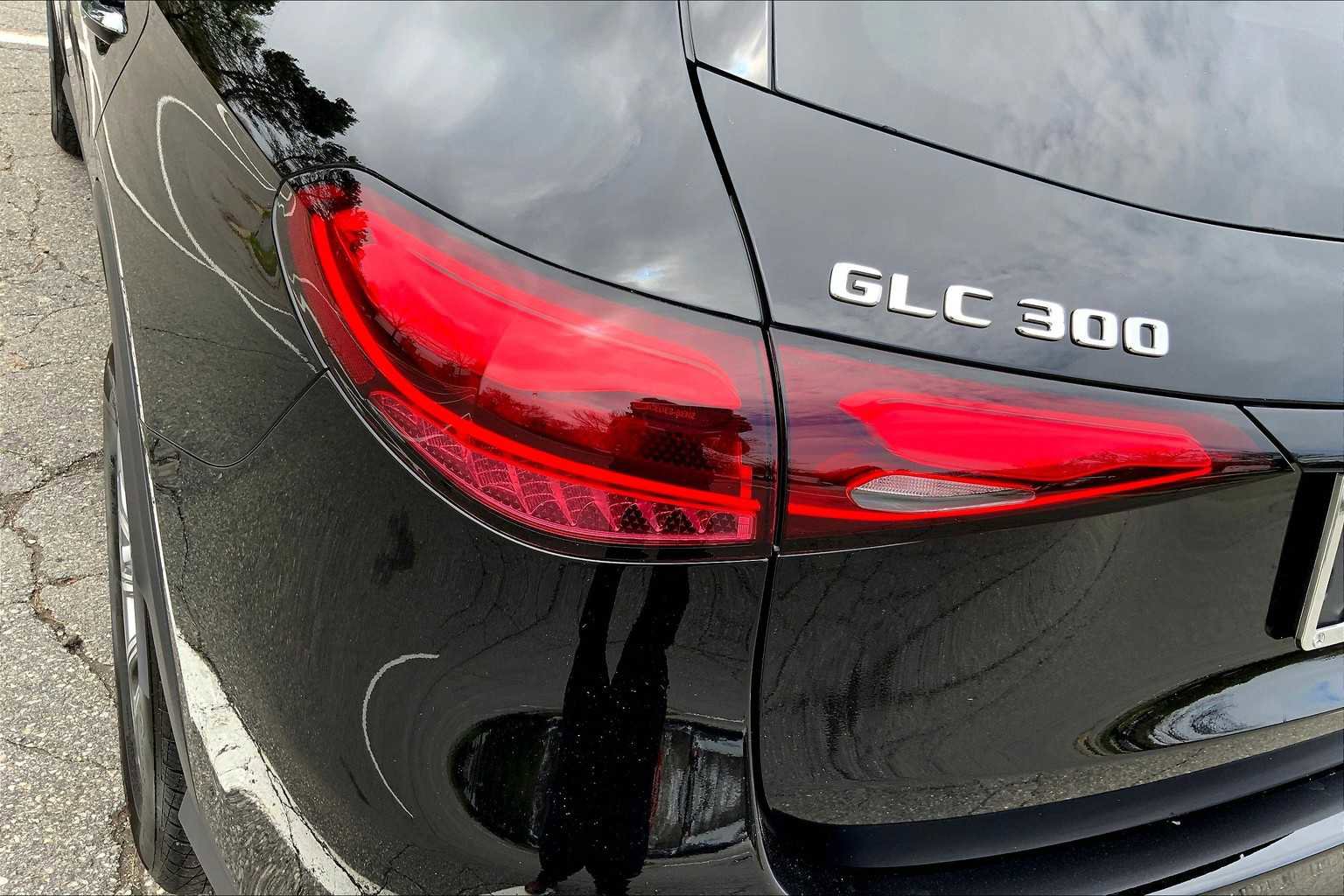 Certified 2025 Mercedes-Benz GLC 300 4MATIC image 18