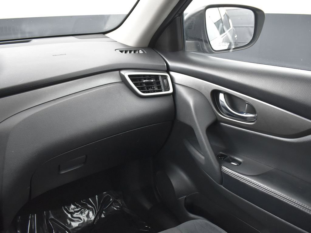 Used 2016 Nissan Rogue S image 18